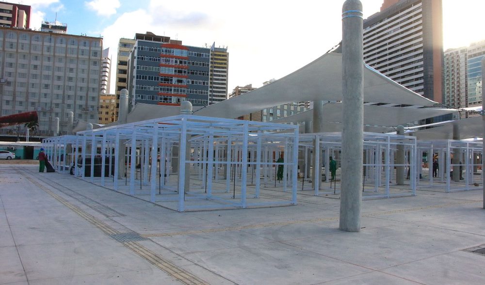 Montagem da estrutura da nova Feirinha da Beira-Mar